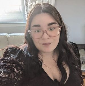 Meet your Posher, Hilary